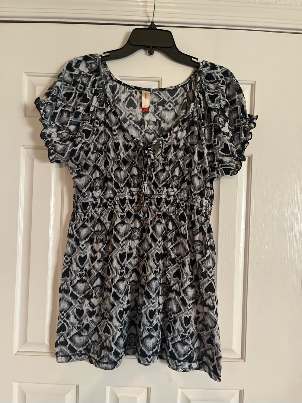 No Boundaries Black & White Ikat Print Short Sleeve Tunic